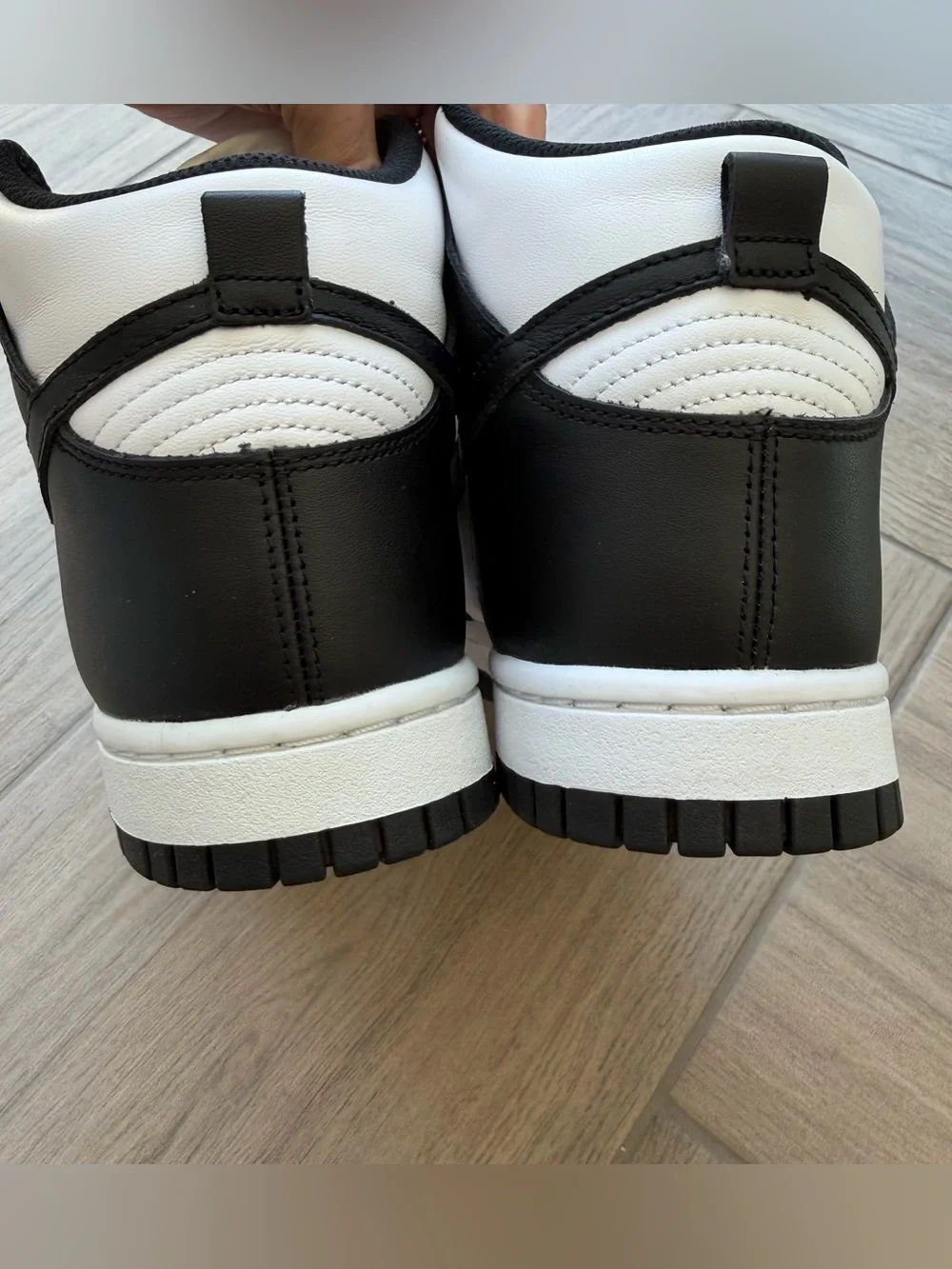 Nike Dunk High women’s sneaker shoe sz 8 black white